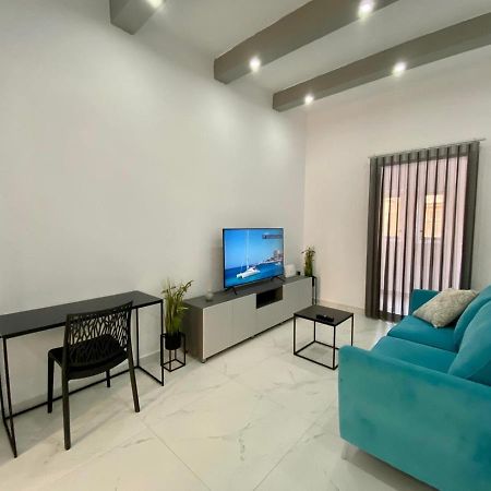 Seaside Apartment In Gzira Esterno foto