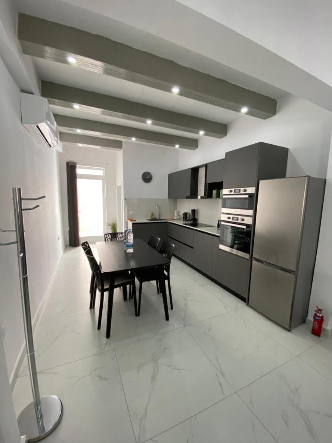 Seaside Apartment In Gzira Esterno foto