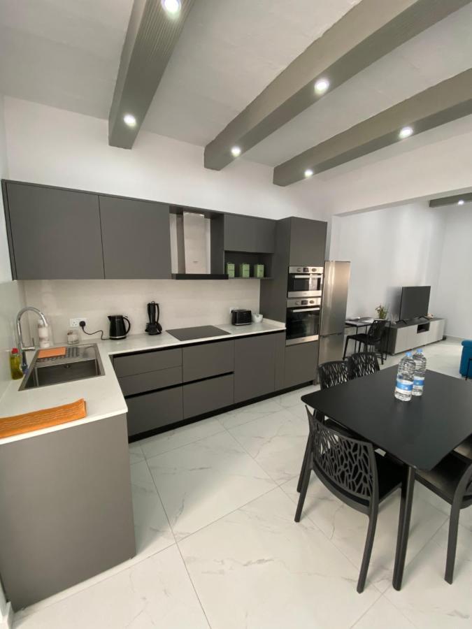Seaside Apartment In Gzira Esterno foto